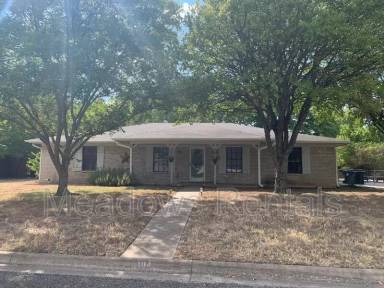Main picture of 104 York Dr