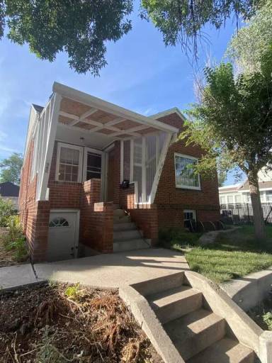 Main picture of 607 E 22nd St