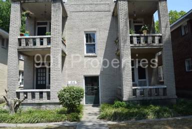 Main picture of 216 N Willett St