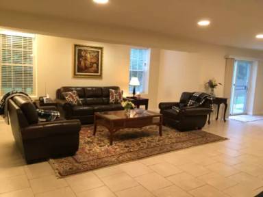 Main picture of 8484 Oak Run Way