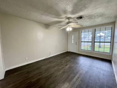 Main picture of 2450 S 8th St