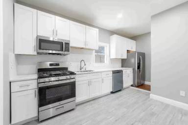 Main picture of 155 Tichenor Ave