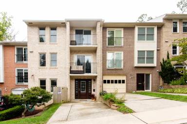 Main picture of 2120 Military Rd