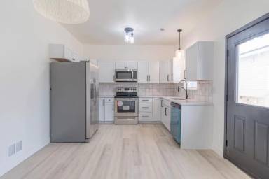 Main picture of 119 River St