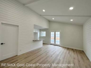 Main picture of 900 Catamaran St