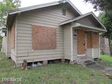 Main picture of 3209 N Main St