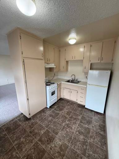 Main picture of 4648 Kansas St