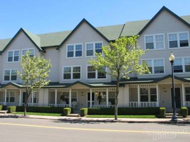 Main picture of 800 NE Roberts Ave