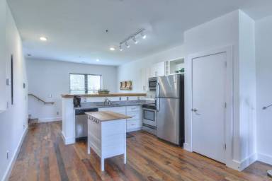Main picture of 1225 4th Ave S