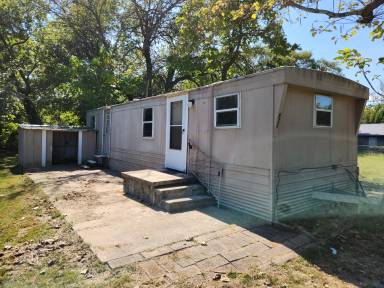 Main picture of 921 Orchard St