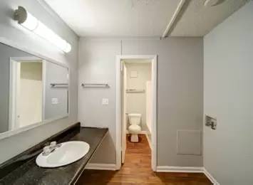 Main picture of 1305 Hunter Oaks Ln