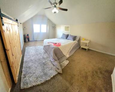 Main picture of 2242 E Maple Ave
