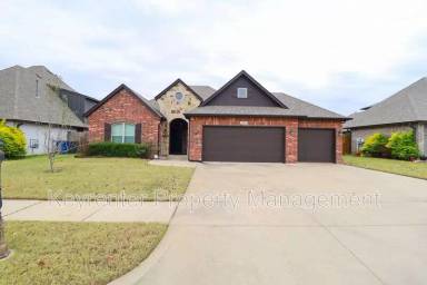 Main picture of 18618 E 45th St S