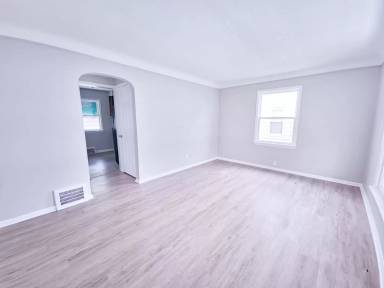 Main picture of 5206 Henry St