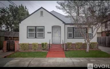 Main picture of 2810 N Center St