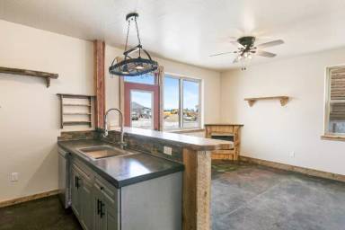 Main picture of 6232 Three Needles Ln
