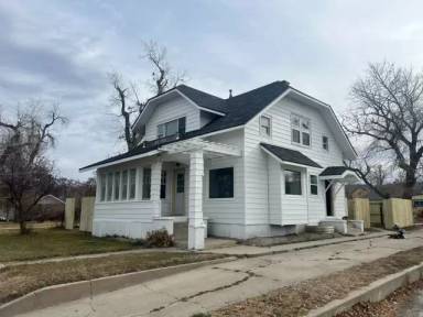 Main picture of 645 W 13th St
