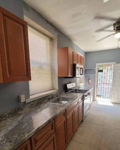 Main picture of 5342 Race St