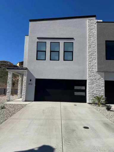 Main picture of 876 Willow Dr