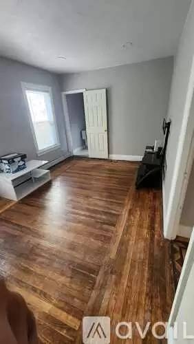 Main picture of 87 Capital St
