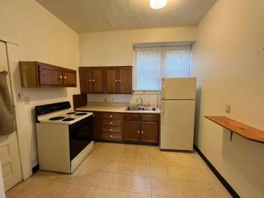 Main picture of 1642 Main St