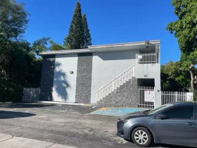Main picture of 42 SW 14th St