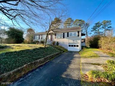 Main picture of 924 Linden Hall Rd