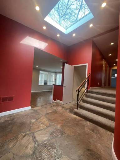 Main picture of 525 N 74th St