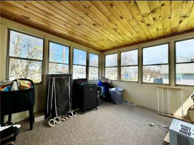 Main picture of 565 Thompson St