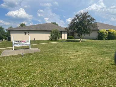 Main picture of 910 Taywood Rd