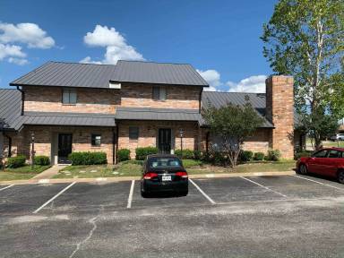 Main picture of 3000 Webb Ave