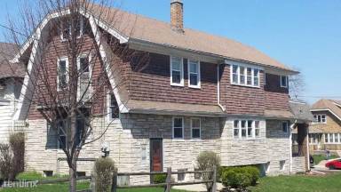 Main picture of 5221 W Greenfield Ave