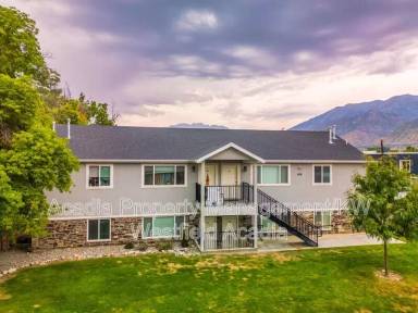 Main picture of 656 W Meadow Dr