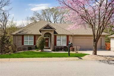 Main picture of 15 Glenbrook Ln