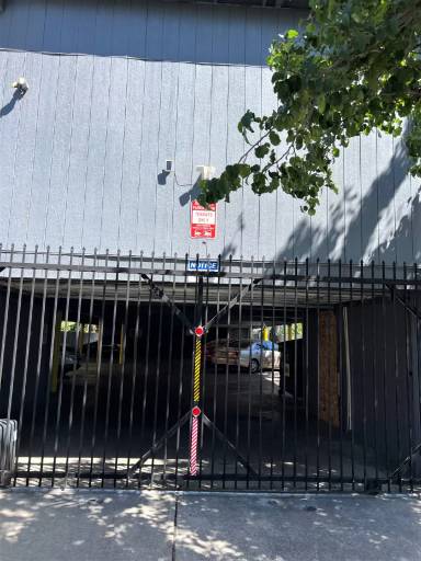 Main picture of 415 E Flora St