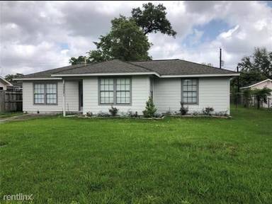 Main picture of 13021 Blythe St