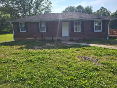 Main picture of 1868 Lake Rd