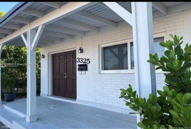 Main picture of 3325 SW 67th Ave