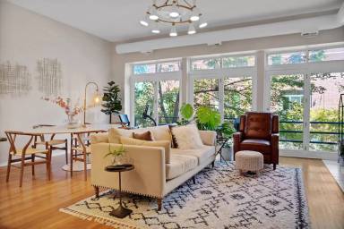 Main picture of 1760 W Wrightwood Ave