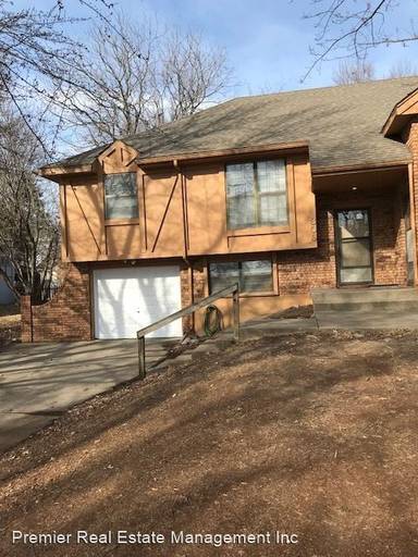 Main picture of 309 NW Highland Ln