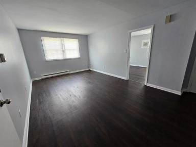 Main picture of 109 E Hillcrest Rd