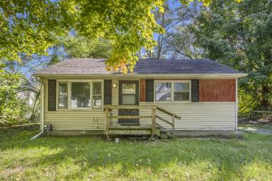 Main picture of 205 Pleasant St