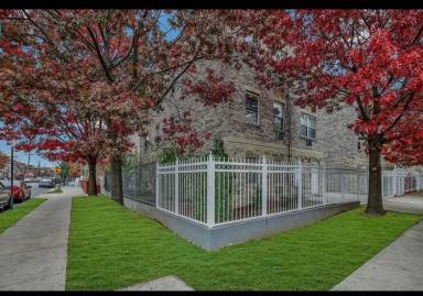 Main picture of 747 Essex St