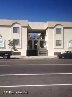 Main picture of 633 Broad Ave