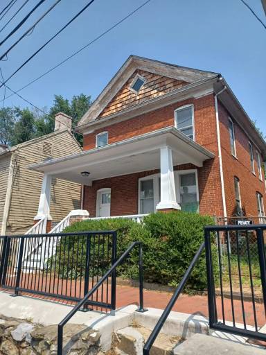 Main picture of 306 S Kent St