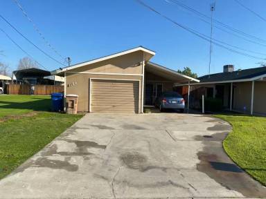 Main picture of 110 Fishering Dr
