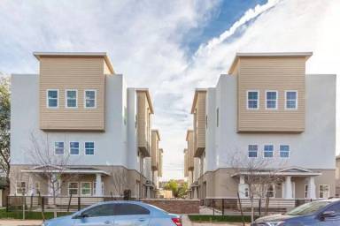 Main picture of 615 N 6th Ave