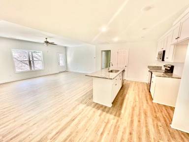 Main picture of 352 Rainbow Cir