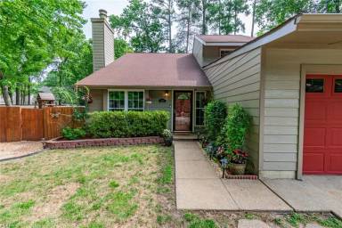 Main picture of 919 Birchwood Ct