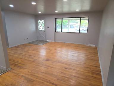 Main picture of 437 S Vaughn Way